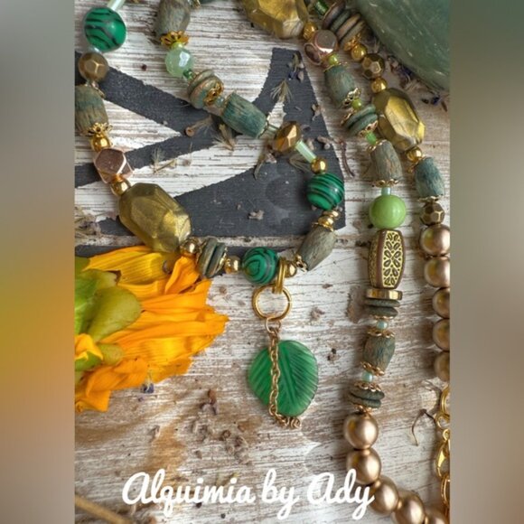 Alquimia Green and Gold Necklace - Picture 2 of 3